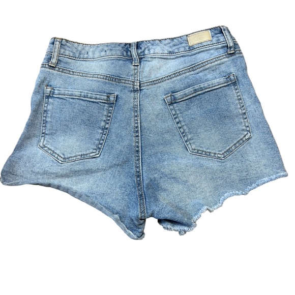 Sofia Vergara Chi Shorts - Womens Distressed Jean Shorts - Sz. 4 |28"W| - Picture 3 of 3